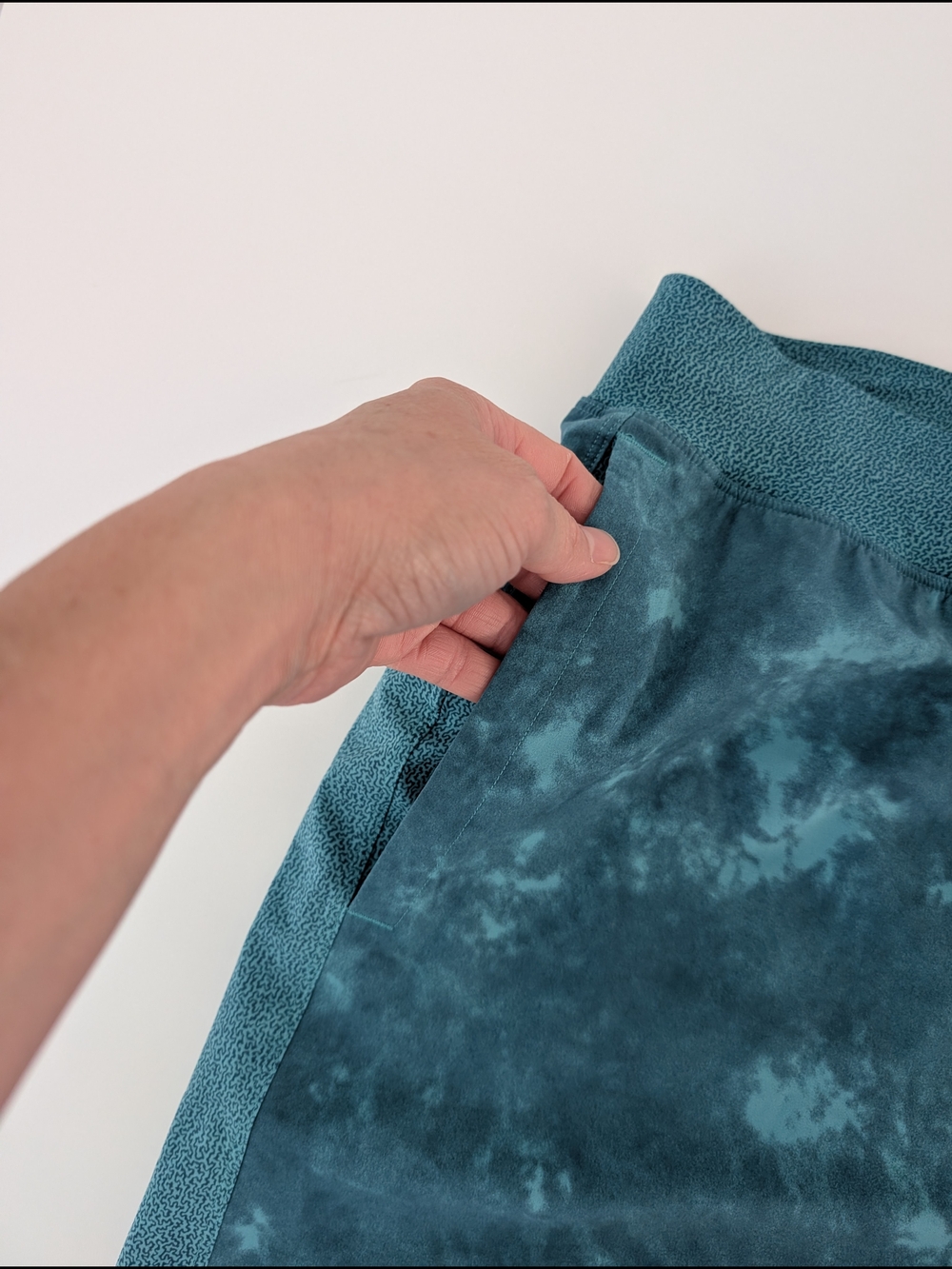 Lululemon Men's L Teal Tie-Dye 10" Liner Less Athletic T.H.E Short Pockets - Picture 7 of 7